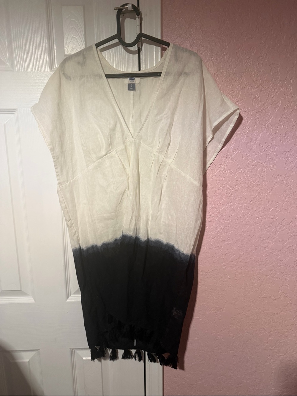 Old Navy V-Neck Two-Tone White and Black Swim Cover